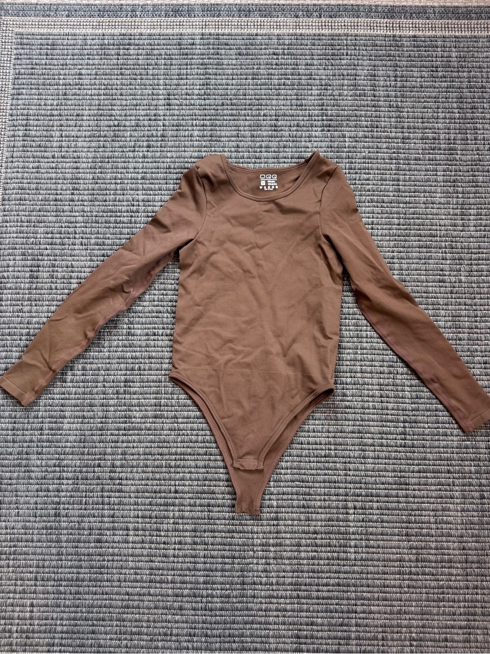 Women’s Long Sleeve Scoop Neck Bodysuit in Brown